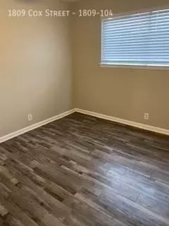 1729 Cox St, Carrollton, TX 75006