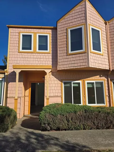 1520 S 55th St, Richmond, CA 94804