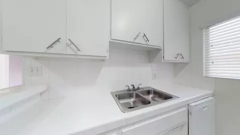 351 S Manhattan Pl, Los Angeles, CA 90020 photo 3