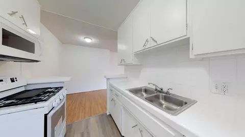 351 S Manhattan Pl, Los Angeles, CA 90020 photo 2