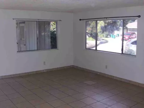 702 E Yorkshire Dr, Lincoln Village, CA 95207