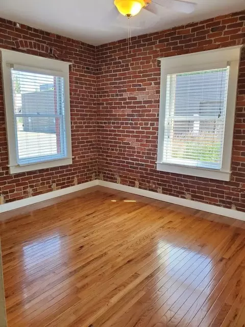810 NE Couch St, Portland, OR 97232