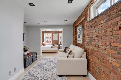 200 E 11th St, New York, NY 10003