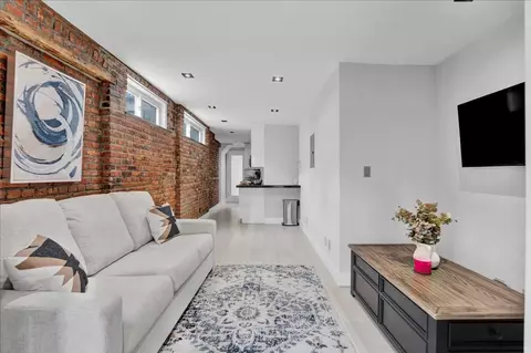 200 E 11th St, New York, NY 10003
