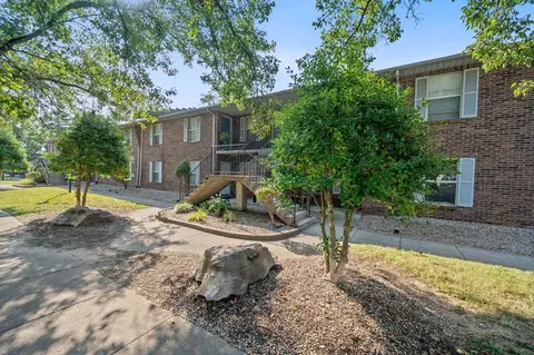 3520 Park Row Dr, Shively, KY 40216