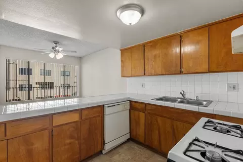2250 N Fairview St, Burbank, CA 91504 photo 11