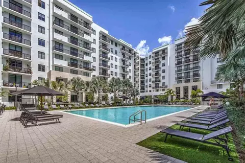 11200 Biscayne Blvd, Miami, FL 33181 photo 2