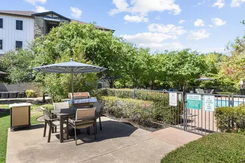 105 W 51st St, Austin, TX 78751 photo 2