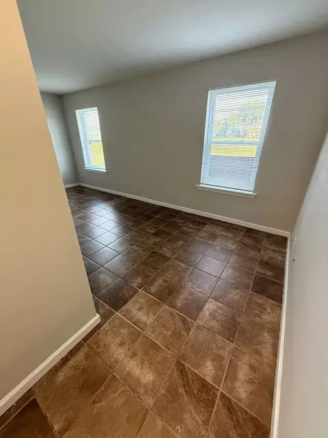 640 Oakcrest Dr, Paducah, KY 42001