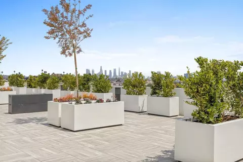 4864 Melrose Ave, Los Angeles, CA 90029