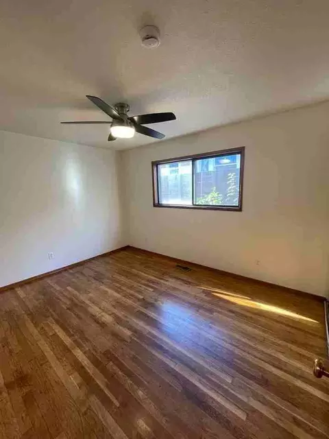 8123 SE Morrison St, Portland, OR 97215 photo 5