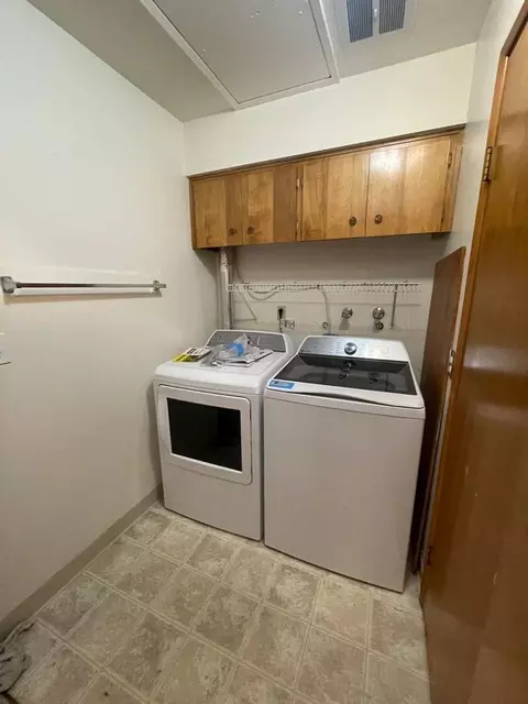8123 SE Morrison St, Portland, OR 97215 photo 13