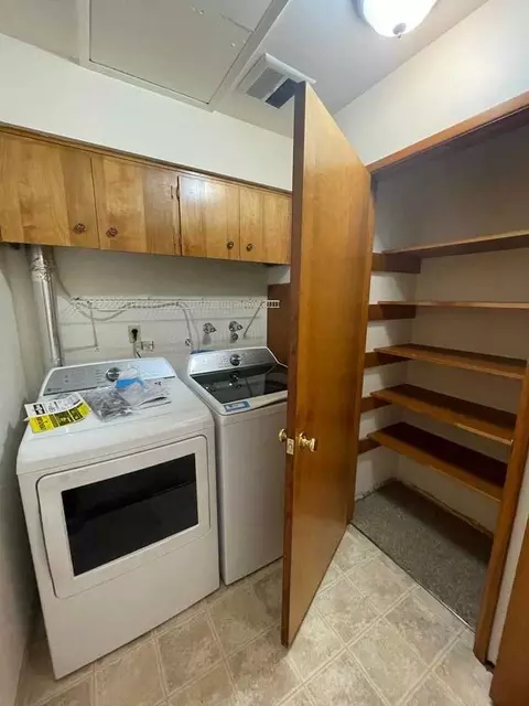 8123 SE Morrison St, Portland, OR 97215 photo 14