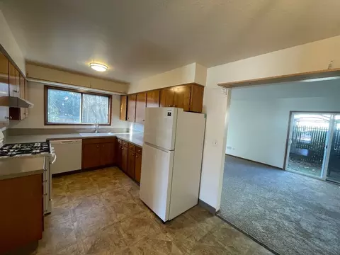 8123 SE Morrison St, Portland, OR 97215 photo 2