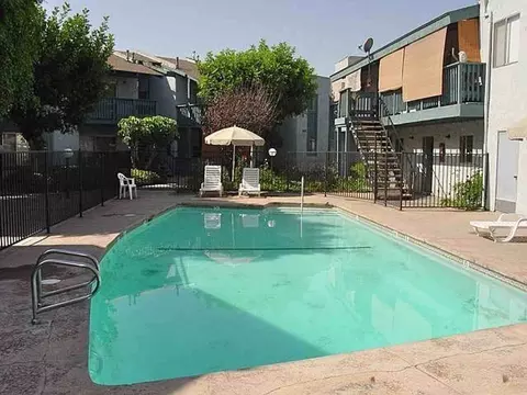 10030 Rosecrans Ave, Bellflower, CA 90706 photo 2