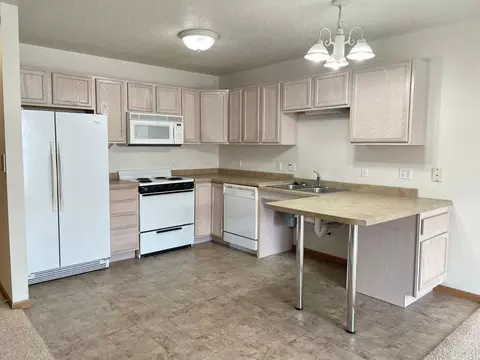 3501 10th Ave S, Moorhead, MN 56560