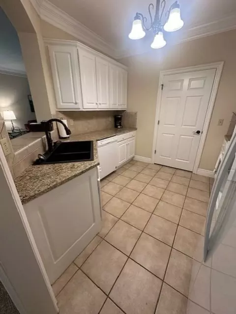 7676 E Polo Dr, Wichita, KS 67206