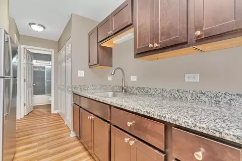 21 N Main St, Glen Ellyn, IL 60137