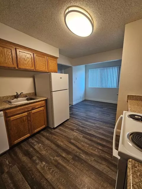 4918 N 9th St, Fresno, CA 93726