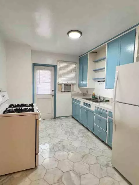 2444 Pacific Ave, Long Beach, CA 90806