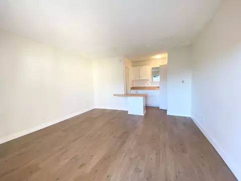 21707 Roscoe Blvd, Los Angeles, CA 91304