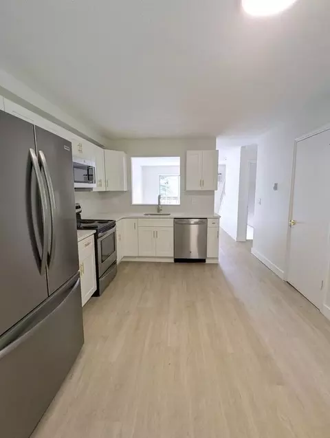 446 Perkins Ave, Waterbury, CT 06704