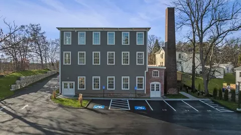 34 Tremaine St, Leominster, MA 01453