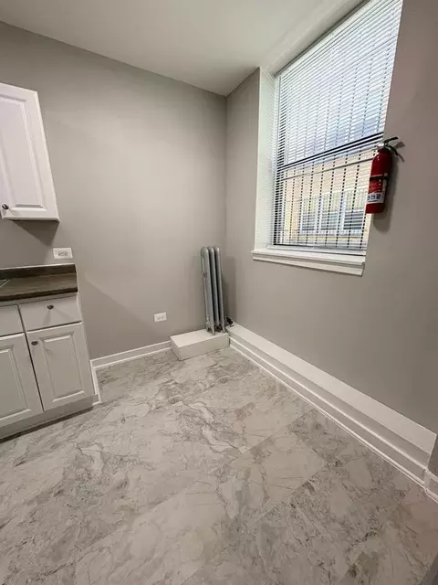 327 N Pine Ave, Chicago, IL 60644