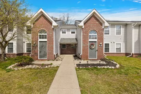 45425 Whispering Lakes Blvd, Utica, MI 48317