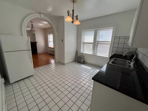 12467 Cedar Rd, Cleveland Heights, OH 44106