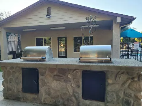3212 E Ashcroft Ave, Fresno, CA 93726