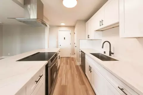 1015 Continentals Way, Belmont, CA 94002