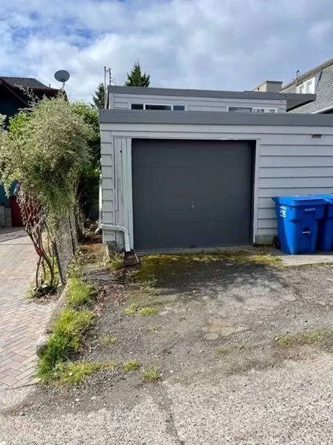 310 N 72nd St, Seattle, WA 98103