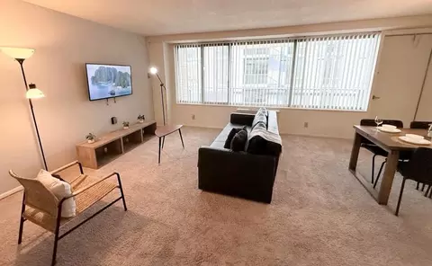 2111 Richmond Hwy, Arlington, VA 22202