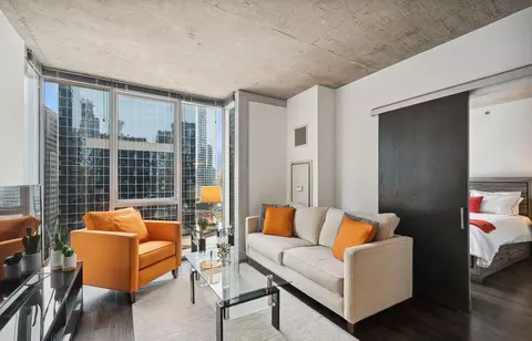 215 W Lake St, Chicago, IL 60606