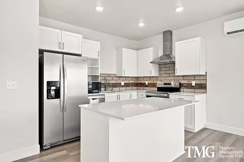7918 W 10th Ave, Kennewick, WA 99336 photo 2