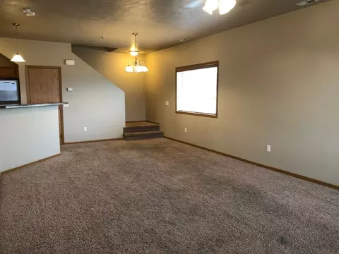 1732 1754 35th Ave SE, Minot, ND 58701