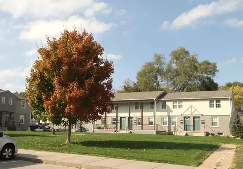 3057 S 41st St, Omaha, NE 68105