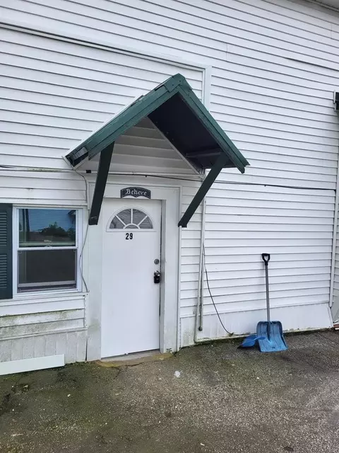 4 Garvins Falls Rd, Concord, NH 03301