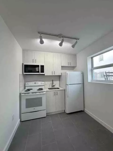 1540 NW 1st Ct, Miami, FL 33136