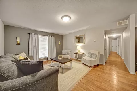 1209 W Hefner Rd, Oklahoma City, OK 73114