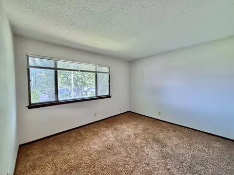 4323 N Division St, Davenport, IA 52806