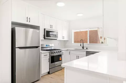 4901 August St, Los Angeles, CA 90008