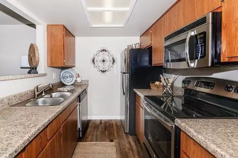 445 W Nees Ave, Fresno, CA 93711