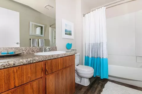445 W Nees Ave, Fresno, CA 93711