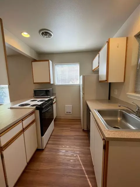 2001 Garden Ave, Eugene, OR 97403