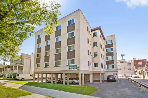 2333 W Lunt Ave, Chicago, IL 60645