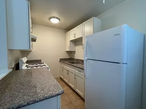 940 N San Joaquin St, Stockton, CA 95202