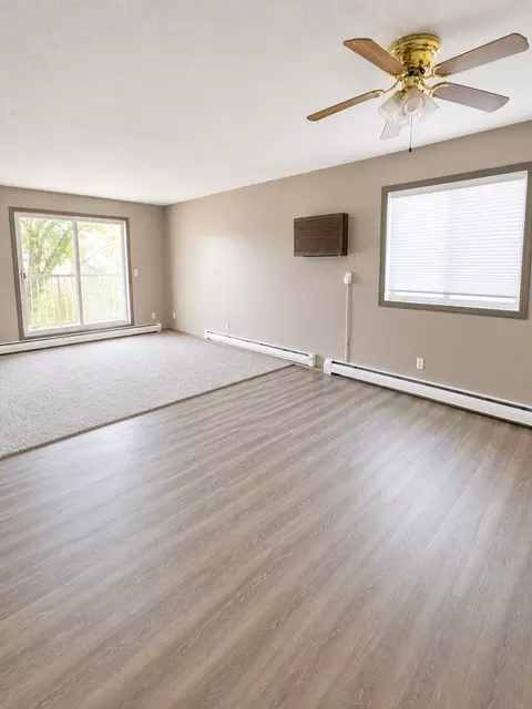 901 Country Club Dr, Marshall, MN 56258