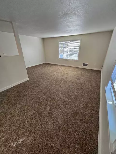 611 611613615617 13th St, Oregon City, OR 97045 photo 3